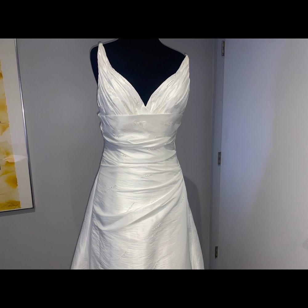 CasaBlanca Wedding Dress size 10 Ivory